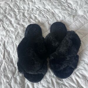 Women's Black Fuzzy Slippers